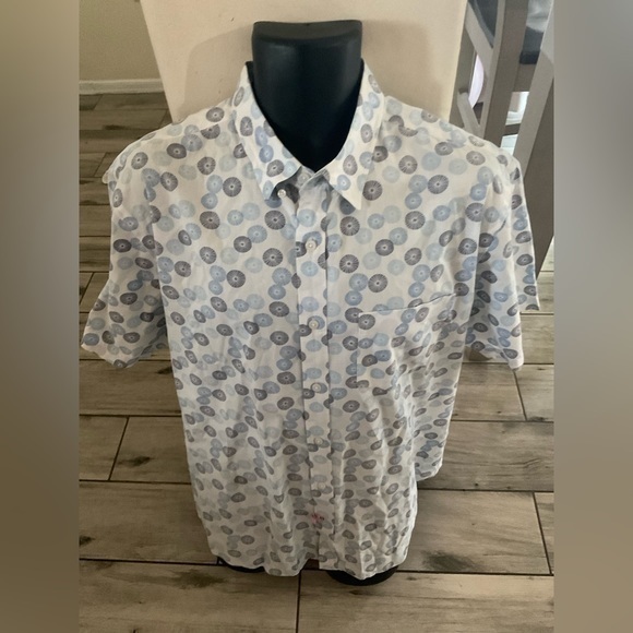 Old Navy Other - Men’s used Old Navy the classic size XL short sleeve shirt slim fit